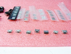  USB, miniUSB, microUSB, miniHDMI, audio