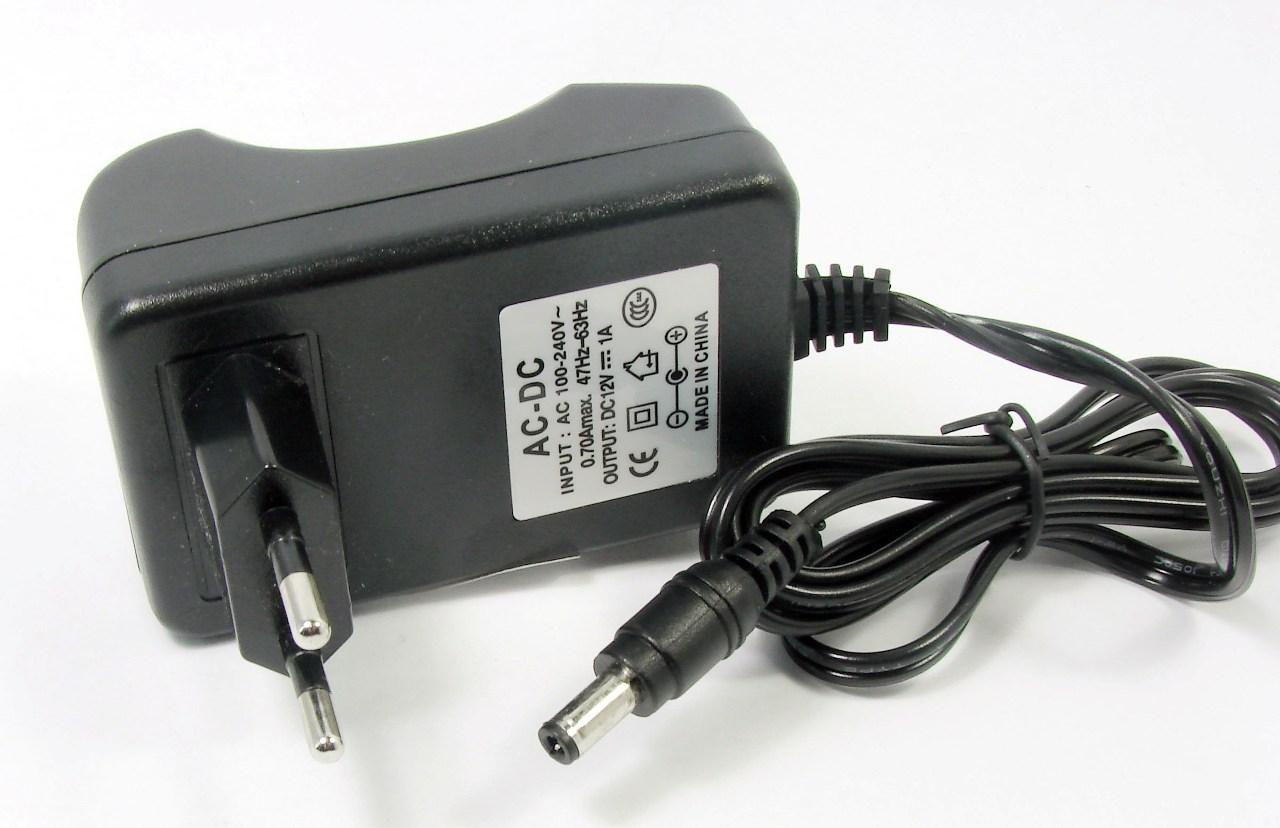 Блок питания импульсный AC Adapter 220 - 12V 1,0A штекер 2.5*5.5 "Магистр"